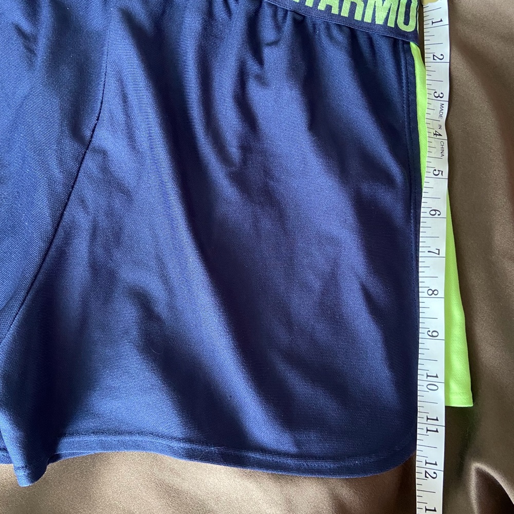 Under Armour athletic shorts. Size med - Picture 2 of 4